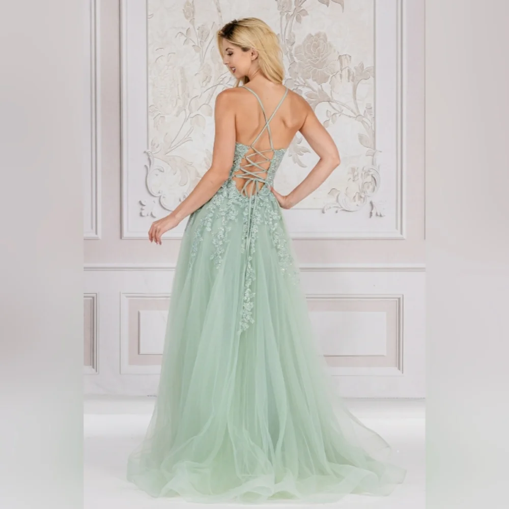 White wedding dress - Picture 6 of 8